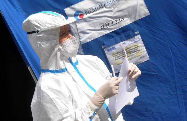 Coronavirus emergency, Medical doctors perform drive-in pharyngeal swab in car at Casa del Sole Hospital, to examine presence of contagion from Covid-19. (Ph.Alessandro Fucarini. Fotogramma, PALERMO - 2020-04-28) p.s. la foto e utilizzabile nel rispetto del contesto in cui e stata scattata, e senza intento diffamatorio del decoro delle persone rappresentate Copyright: xPh.AlessandroxFucarini.x xFOTOGRAMMAx