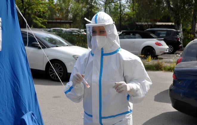 Coronavirus emergency, Medical doctors perform drive-in pharyngeal swab in car at Casa del Sole Hospital, to examine presence of contagion from Covid-19. (Ph.Alessandro Fucarini. Fotogramma, PALERMO - 2020-04-28) p.s. la foto e utilizzabile nel rispetto del contesto in cui e stata scattata, e senza intento diffamatorio del decoro delle persone rappresentate Copyright: xPh.AlessandroxFucarini.x xFOTOGRAMMAx