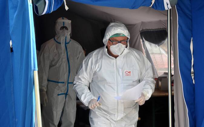Coronavirus emergency, Medical doctors perform drive-in pharyngeal swab in car at Casa del Sole Hospital, to examine presence of contagion from Covid-19. (Ph.Alessandro Fucarini. Fotogramma, PALERMO - 2020-04-28) p.s. la foto e utilizzabile nel rispetto del contesto in cui e stata scattata, e senza intento diffamatorio del decoro delle persone rappresentate Copyright: xPh.AlessandroxFucarini.x xFOTOGRAMMAx