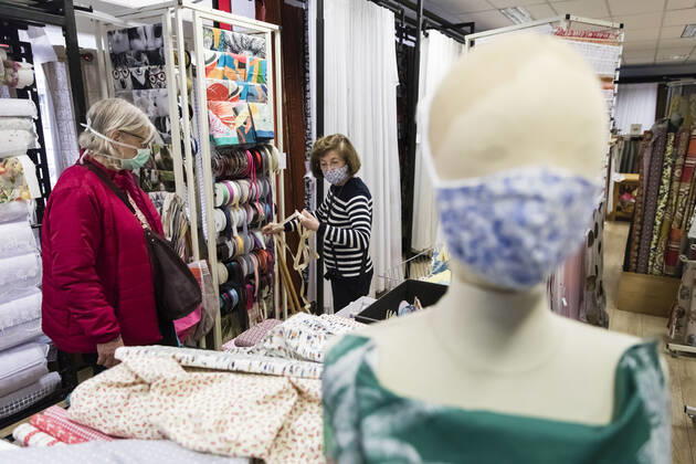 Chambery, France April 28, 2020 - Atmosphere during the reopening of the fabric store Charrire Paul Ets in the center of Chambery. Fabric stores are allowed to reopen to allow every French person who wants to get the raw materials they need to make masks, the government announced on Friday ECONOMIE, REOUVERTURE, REPRISE ECONOMIQUE, TISSU, FABRICATION DE MASQUES, CONFINEMENT, LEGISLATION, COVID19, PANDEMIE, CORONAVIRUS, SAVOIE, PME, ENTREPRISE FAMILIALE, MAGASIN DE TISSU, MERCERIE, TEXTILE, VENTE AU DETAIL, BOUTIQUE, VENDEUSE, FABRIQUER SON MASQUE EN TISSU, DECRET, COMMERCANTS, EMPLOI, TRAVAIL, CRISE ECONOMIQUE, MATIERES PREMIERES, TISSUS, COUTURE, COUDRE, FAIT MAISON, TISSUS CHARRIERE Copyright: xVincentxIsorex