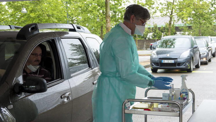 la Ville de Saint Priest a ouvert son drive test COVID19 - Lyon Saint Priest NEWS : Ouverture d un drive test Covid 19 - Crise sanitaire mondiale et pandemie de coronavirus Covid19 - Lyon Saint Priest - 28 04 2020 SandrineThesillat Panoramic