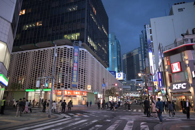 TOKYO, JAPAN - APRIL 28: Commuters wearing face mask head back home after work in Tokyo s financial district amid concerns of the COVID-19 coronavirus outbreak on Tuesday, April 28, 2020. Japanese Prime Minister Shinzo Abe declared a nationwide State of Emergency last week urging people to stay home to prevent the spread of the coronavirus throughout the country. (Photo: Richard Atrero de Guzman AFLO)  (125786470)