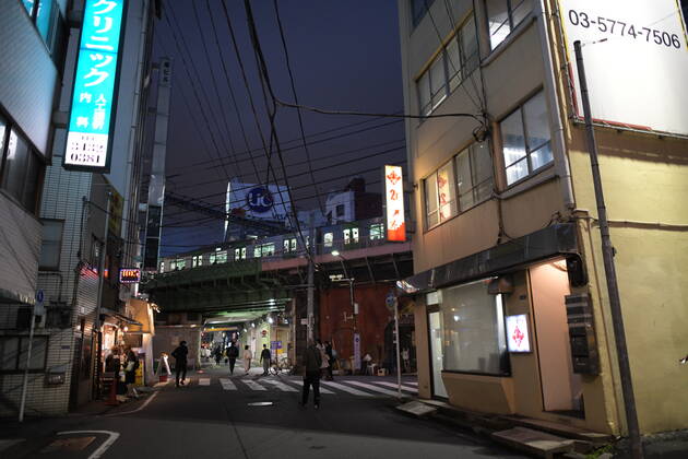 TOKYO, JAPAN - APRIL 28: Commuters which is less than normal head back home after work in Tokyo s financial district amid concerns of the COVID-19 coronavirus outbreak on Tuesday, April 28, 2020. Japanese Prime Minister Shinzo Abe declared a nationwide State of Emergency last week urging people to stay home to prevent the spread of the coronavirus throughout the country. (Photo: Richard Atrero de Guzman AFLO) (125786474)