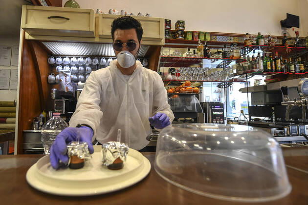 Bartender prepares coffee in a bar in Naples city, after the lockdown due to Government Decree declaring all of Italy a protected area to combat Covid-19 - Coronavirus infection. A new Government Decree has established rules for gradually reopening economic and social activities from today.  Copyright: xSalvatorexLaporta KONTROLABx xIPx xx
