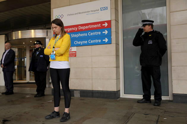 (200428) -- LONDON, April 28, 2020 (Xinhua) -- People take part in one minute s silence outside Chelsea and Westminster Hospital in London, Britain on April 28, 2020. One minute s silence was held across Britain Tuesday morning to commemorate the key workers who have died during the novel coronavirus outbreak. (Photo by Tim Ireland Xinhua) BRITAIN-LONDON-COVID-19-COMMEMORATION 