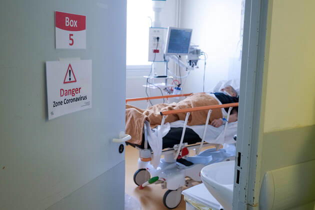 Coronavirus en France: reportage au sein de l Hôpital Sainte Camille. Inside Sainte Camille Hospital. 36 h en immersion a l Hopital Sainte Camille de Bry sur Marne - Service des Urgences speciales Covid 19 254760 2020-04-22 France  Copyright: xFranckxCastel MPPx STAR_254760_012
