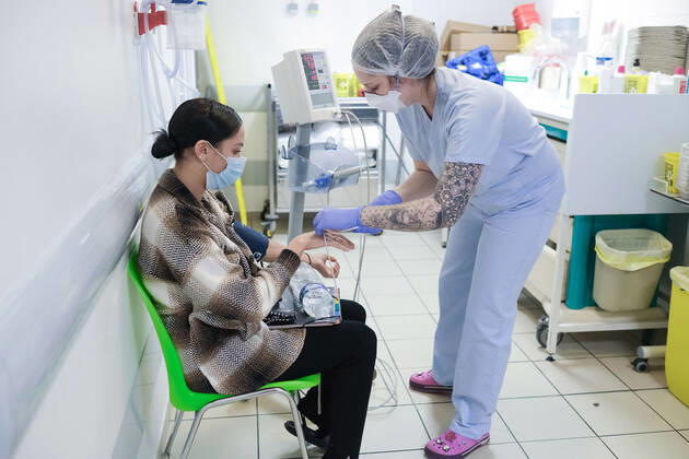 Coronavirus en France: reportage au sein de l Hôpital Sainte Camille. Inside Sainte Camille Hospital. 36 h en immersion a l Hopital Sainte Camille de Bry sur Marne - Lors de l arrivée aux Urgences , les patients sont repartis dans les services dediés lors d un premier diagnostique 254760 2020-04-22 France  Copyright: xFranckxCastel MPPx STAR_254760_015