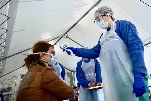 Coronavirus en France: reportage au sein de l Hôpital Sainte Camille. Inside Sainte Camille Hospital. immersion service reanimation covid19 hopital prive st martin caen normandie le 14.04.2020 254760 0000-00-00 France  Copyright: xFranckxCastel MPPx STAR_254760_063