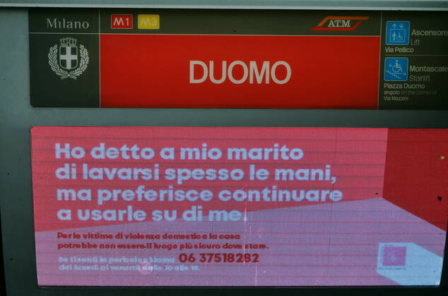 Milan, coronavirus emergency, luminous screens with tips to counteract the coronavirus at the metro exits in Piazza Duomo (Maurizio Maule Fotogramma, Milan - 2020-04-28) p.s. la foto e utilizzabile nel rispetto del contesto in cui e stata scattata, e senza intento diffamatorio del decoro delle persone rappresentate Copyright: xMaurizioxMaulex xFOTOGRAMMAx