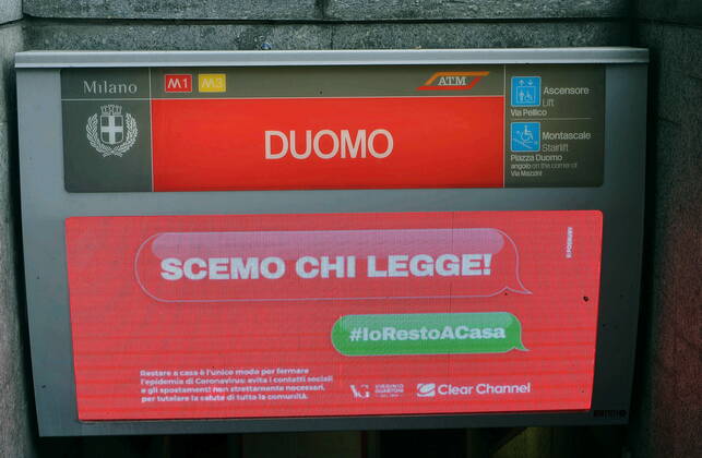 Milan, coronavirus emergency, luminous screens with tips to counteract the coronavirus at the metro exits in Piazza Duomo (Maurizio Maule Fotogramma, Milan - 2020-04-28) p.s. la foto e utilizzabile nel rispetto del contesto in cui e stata scattata, e senza intento diffamatorio del decoro delle persone rappresentate Copyright: xMaurizioxMaulex xFOTOGRAMMAx