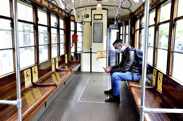 Milan, Coronavirus new signage for phase 2, respecting the sea distances inside the trams that in the stops, Advertising on Trams, public transport Atm (Duilio Piaggesi Fotogramma, Milan - 2020-04-28) p.s. la foto e utilizzabile nel rispetto del contesto in cui e stata scattata, e senza intento diffamatorio del decoro delle persone rappresentate Copyright: xDuilioxPiaggesix xFOTOGRAMMAx
