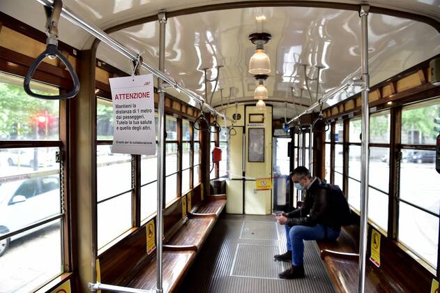 Milan, Coronavirus new signage for phase 2, respecting the sea distances inside the trams that in the stops, Advertising on Trams, public transport Atm (Duilio Piaggesi Fotogramma, Milan - 2020-04-28) p.s. la foto e utilizzabile nel rispetto del contesto in cui e stata scattata, e senza intento diffamatorio del decoro delle persone rappresentate Copyright: xDuilioxPiaggesix xFOTOGRAMMAx