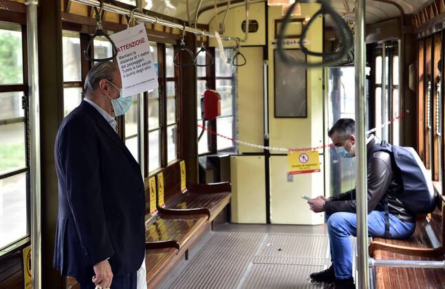 Milan, Coronavirus new signage for phase 2, respecting the sea distances inside the trams that in the stops, Advertising on Trams, public transport Atm (Duilio Piaggesi Fotogramma, Milan - 2020-04-28) p.s. la foto e utilizzabile nel rispetto del contesto in cui e stata scattata, e senza intento diffamatorio del decoro delle persone rappresentate Copyright: xDuilioxPiaggesix xFOTOGRAMMAx