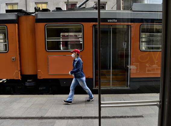 Milan, Coronavirus new signage for phase 2, respecting the sea distances inside the trams that in the stops, Advertising on Trams, public transport Atm (Duilio Piaggesi Fotogramma, Milan - 2020-04-28) p.s. la foto e utilizzabile nel rispetto del contesto in cui e stata scattata, e senza intento diffamatorio del decoro delle persone rappresentate Copyright: xDuilioxPiaggesix xFOTOGRAMMAx