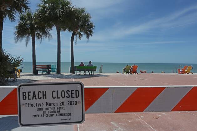 April 28, 2020, St. Pete Beach, Florida, USA: Beach visitors ignore closed beach signs and barricades on Pass-A-Grille Beach, St. Pete Beach, Wednesday, 4 28 2020. Pinellas County Commissioners voted to open the beaches Monday, with restrictions. St. Pete Beach USA - ZUMAs70_ 20200428_zan_s70_011 Copyright: xScottxKeelerx