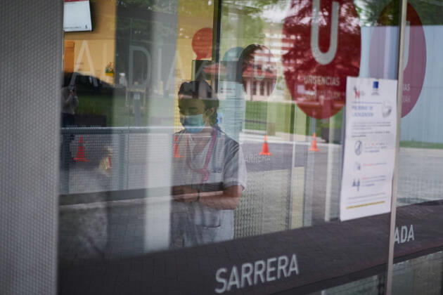 April 28, 2020, Pamplona, NAVARRA, SPAIN: A health worker protected with a mask works in the Emergency Service of the Hospital Complex of Navarra during a Covid-19 Pandemic on April 28, 2020 in Pamplona, Navarra, Spain Pamplona SPAIN - ZUMAa181 20200428_zaa_a181_058 Copyright: xEduardoxSanzx