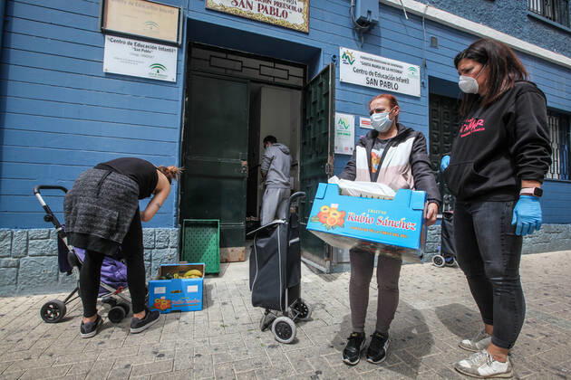 April 28, 2020: 28 April 2020 (Malaga) The Association Altamar de Malaga distributes food, basic necessities, Stationery materials to follow the school year online and masks for children and minors of the house for 30 families of social exclusion and with few economic resources. - ZUMAc161 20200428_zap_c161_036 Copyright: xLorenzoxCarnerox