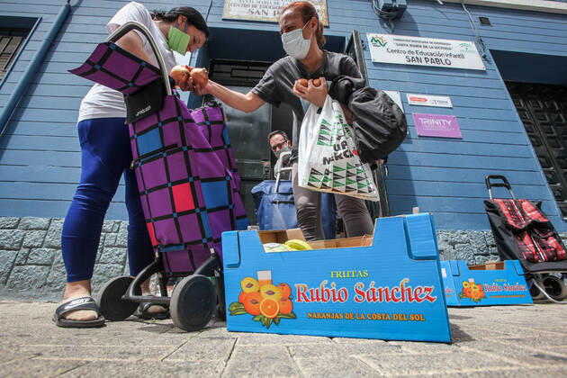 April 28, 2020: 28 April 2020 (Malaga) The Association Altamar de Malaga distributes food, basic necessities, Stationery materials to follow the school year online and masks for children and minors of the house for 30 families of social exclusion and with few economic resources. - ZUMAc161 20200428_zap_c161_042 Copyright: xLorenzoxCarnerox