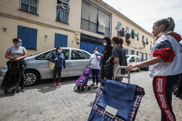 April 28, 2020: 28 April 2020 (Malaga) The Association Altamar de Malaga distributes food, basic necessities, Stationery materials to follow the school year online and masks for children and minors of the house for 30 families of social exclusion and with few economic resources. - ZUMAc161 20200428_zap_c161_043 Copyright: xLorenzoxCarnerox