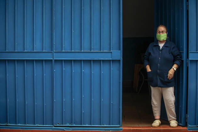 April 28, 2020: 28 April 2020 (Malaga) citizens wearing masks use hygiene measures because of the coronavirus crisis - ZUMAc161 20200428_zap_c161_061 Copyright: xLorenzoxCarnerox