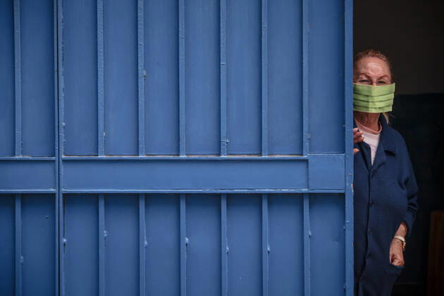 April 28, 2020: 28 April 2020 (Malaga) citizens wearing masks use hygiene measures because of the coronavirus crisis - ZUMAc161 20200428_zap_c161_064 Copyright: xLorenzoxCarnerox