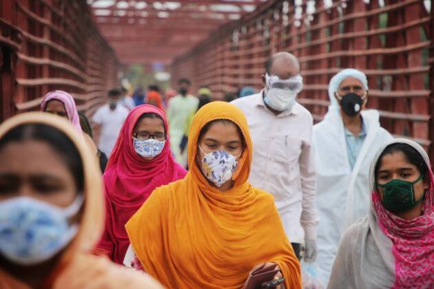 April 30, 2020, Dhaka, Bangladesh: Garment workers wearing face masks as a preventive measure return to their work as garment factories reopened amid concerns over the Coronavirus (COVID-19) pandemic..More than 500 garment factories in Bangladesh that supply to global brands reopened on Monday after a month-long shutdown to curb the spread of the coronavirus. Dhaka Bangladesh - ZUMAs197 20200430_zaa_s197_031 Copyright: xSultanxMahmudxMukutx