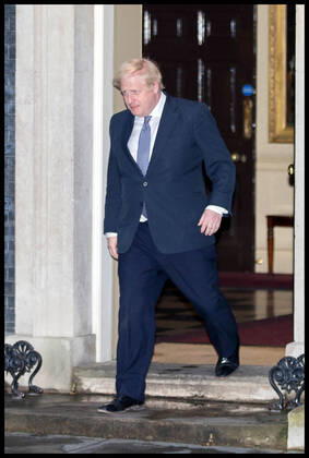 Coronavirus in Großbritannien, Boris Johnson applaudiert Pfelegekräften vor Downing Street 10 . 30 04 2020. London, United Kingdom. Clap For our Carers. PM Boris Johnson joins Clap For our Carers to thank NHS and social care workers who are on the frontline of the coronavirus battle. xMartynxWheatleyx xi-Imagesx IIM-21077-0005