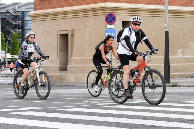 NEWS : Covid 19 Coronavirus en Espagne - Barcelone - 02 05 2020 Des sportifs et des seniors descendent dans la rue pour la premiere fois apres 48 jours de confinement NEWS : Covid 19 Coronavirus en Espagne - Barcelone - 02 05 2020 PacoLargo Panoramic