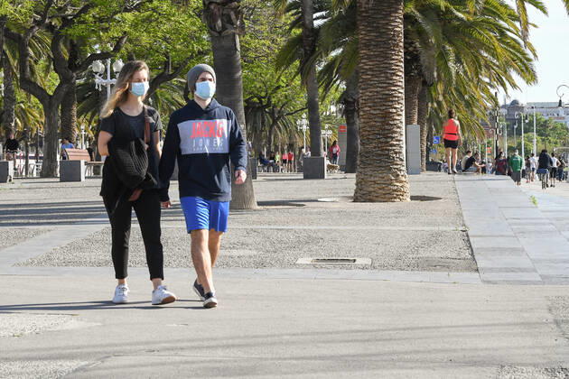 NEWS : Covid 19 Coronavirus en Espagne - Barcelone - 02 05 2020 Des sportifs et des seniors descendent dans la rue pour la premiere fois apres 48 jours de confinement NEWS : Covid 19 Coronavirus en Espagne - Barcelone - 02 05 2020 PacoLargo Panoramic