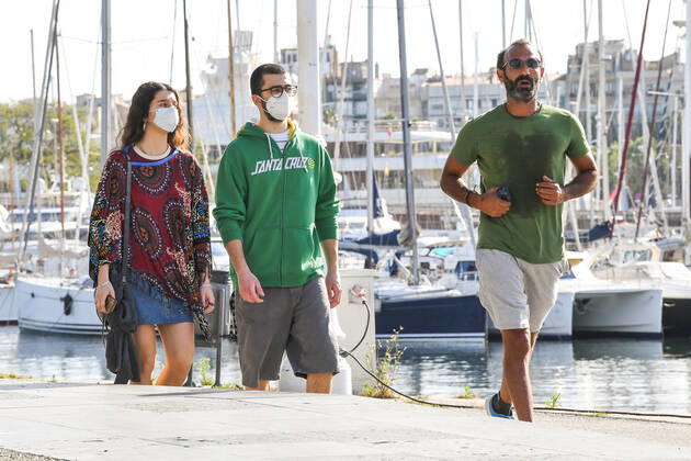 NEWS : Covid 19 Coronavirus en Espagne - Barcelone - 02 05 2020 Des sportifs et des seniors descendent dans la rue pour la premiere fois apres 48 jours de confinement NEWS : Covid 19 Coronavirus en Espagne - Barcelone - 02 05 2020 PacoLargo Panoramic