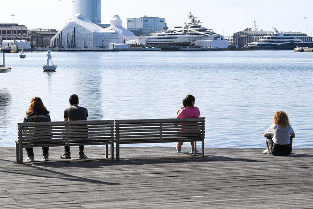 NEWS : Covid 19 Coronavirus en Espagne - Barcelone - 02 05 2020 Des sportifs et des seniors descendent dans la rue pour la premiere fois apres 48 jours de confinement NEWS : Covid 19 Coronavirus en Espagne - Barcelone - 02 05 2020 PacoLargo Panoramic