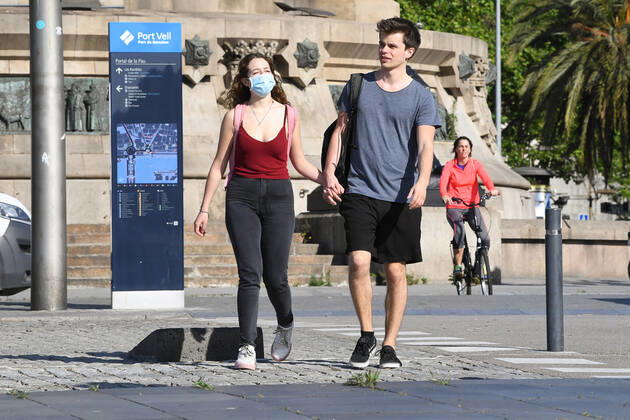 NEWS : Covid 19 Coronavirus en Espagne - Barcelone - 02 05 2020 Des sportifs et des seniors descendent dans la rue pour la premiere fois apres 48 jours de confinement NEWS : Covid 19 Coronavirus en Espagne - Barcelone - 02 05 2020 PacoLargo Panoramic