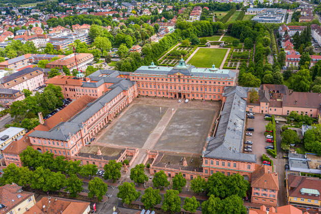 Luftbild_Rastatt am 04.05.2020 in Rastatt (Innenstadt), Germany Das Residenzschloss Rastatt. Rastatt Innenstadt Baden-Württemberg Germany