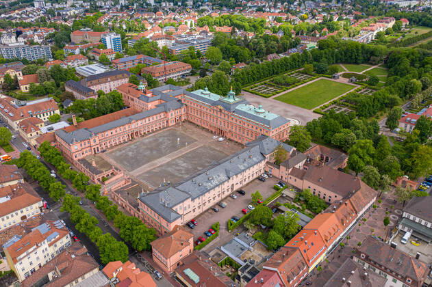 Luftbild_Rastatt am 04.05.2020 in Rastatt (Innenstadt), Germany Das Residenzschloss Rastatt. Rastatt Innenstadt Baden-Württemberg Germany