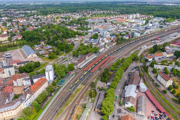 Luftbild_Rastatt am 04.05.2020 in Rastatt (Innenstadt), Germany Der Bahnhof in Rastatt. Rastatt Innenstadt Baden-Württemberg Germany