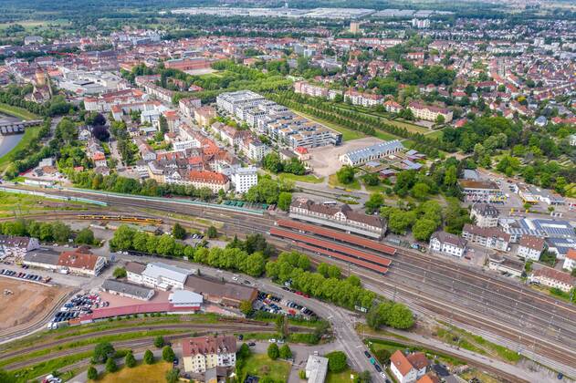 Luftbild_Rastatt am 04.05.2020 in Rastatt (Innenstadt), Germany Der Bahnhof in Rastatt. Rastatt Innenstadt Baden-Württemberg Germany