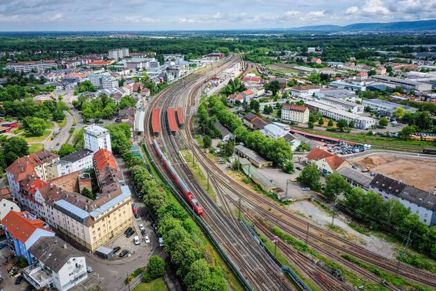 Luftbild_Rastatt am 04.05.2020 in Rastatt (Innenstadt), Germany Der Bahnhof in Rastatt. Rastatt Innenstadt Baden-Württemberg Germany