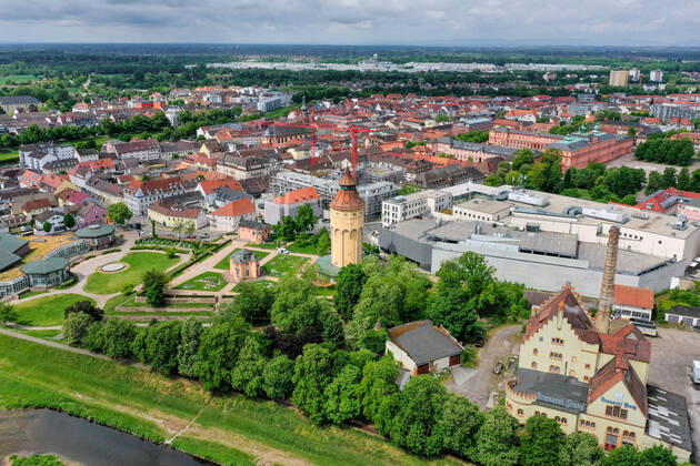 Luftbild_Rastatt am 04.05.2020 in Rastatt (Innenstadt), Germany Blick über den Stadtpark an der Badner Halle. Rastatt Innenstadt Baden-Württemberg Germany