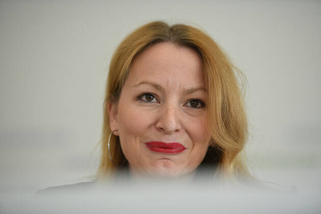 Saarlands Bildungsministerin Christine Streichert-Clivot (SPD) informiert in der Saarbrücker Staatskanzlei am Dienstag (5.5.2020) die Landespressekonferenz über den Neustart der Schulen in der Corona-Krise.