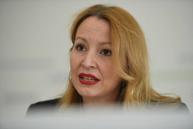 Saarlands Bildungsministerin Christine Streichert-Clivot (SPD) informiert in der Saarbrücker Staatskanzlei am Dienstag (5.5.2020) die Landespressekonferenz über den Neustart der Schulen in der Corona-Krise.
