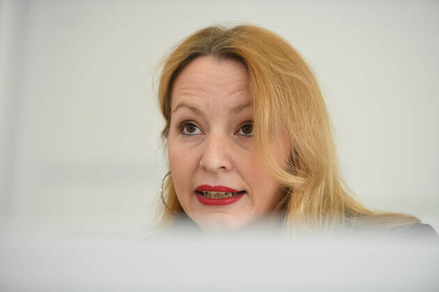 Saarlands Bildungsministerin Christine Streichert-Clivot (SPD) informiert in der Saarbrücker Staatskanzlei am Dienstag (5.5.2020) die Landespressekonferenz über den Neustart der Schulen in der Corona-Krise.