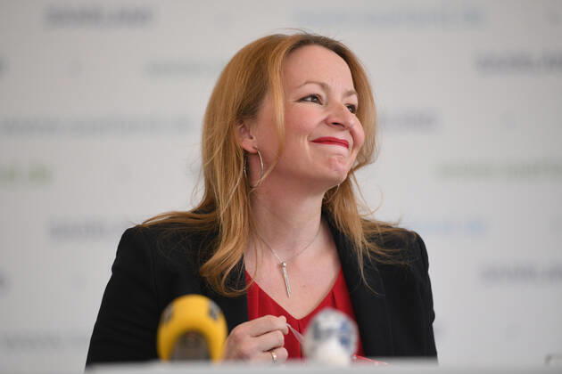 Saarlands Bildungsministerin Christine Streichert-Clivot (SPD) informiert in der Saarbrücker Staatskanzlei am Dienstag (5.5.2020) die Landespressekonferenz über den Neustart der Schulen in der Corona-Krise.