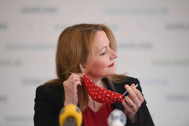 Saarlands Bildungsministerin Christine Streichert-Clivot (SPD) informiert in der Saarbrücker Staatskanzlei am Dienstag (5.5.2020) die Landespressekonferenz über den Neustart der Schulen in der Corona-Krise.