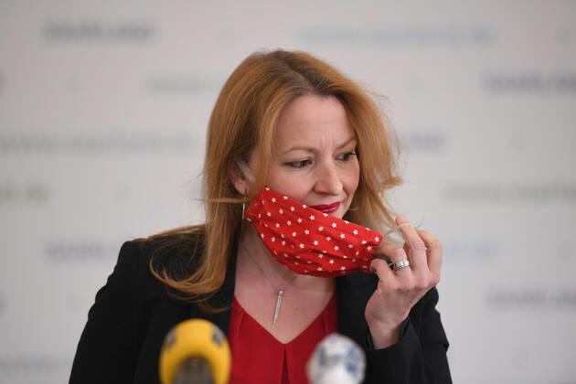 Saarlands Bildungsministerin Christine Streichert-Clivot (SPD) informiert in der Saarbrücker Staatskanzlei am Dienstag (5.5.2020) die Landespressekonferenz über den Neustart der Schulen in der Corona-Krise.