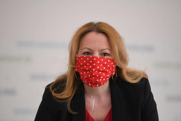 Saarlands Bildungsministerin Christine Streichert-Clivot (SPD) informiert in der Saarbrücker Staatskanzlei am Dienstag (5.5.2020) die Landespressekonferenz über den Neustart der Schulen in der Corona-Krise.