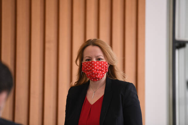 Saarlands Bildungsministerin Christine Streichert-Clivot (SPD) informiert in der Saarbrücker Staatskanzlei am Dienstag (5.5.2020) die Landespressekonferenz über den Neustart der Schulen in der Corona-Krise.