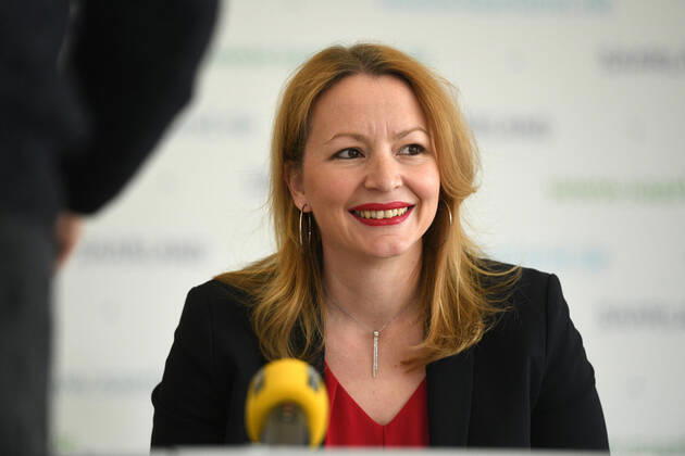 Saarlands Bildungsministerin Christine Streichert-Clivot (SPD) informiert in der Saarbrücker Staatskanzlei am Dienstag (5.5.2020) die Landespressekonferenz über den Neustart der Schulen in der Corona-Krise.