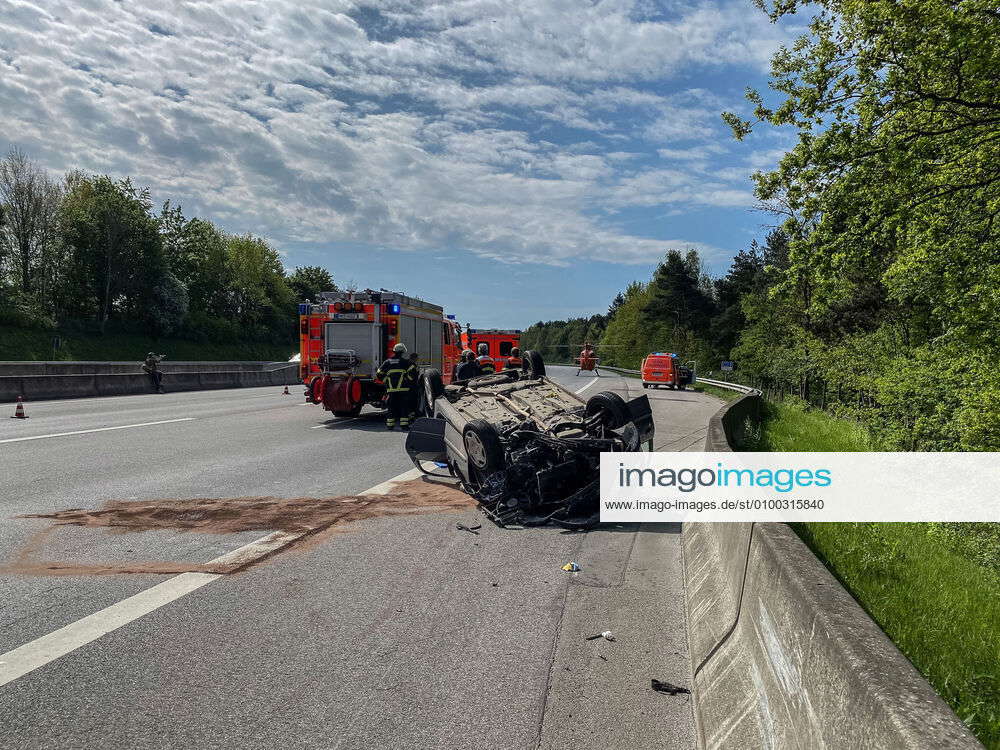 Lebensgefaehrlich Verletzt Schwerer Verkehrsunfall Auf Der A7 Zwischen Der Auffahrt Harburg Und De