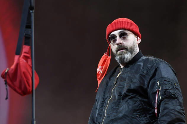 Bilder des Jahres 2020, Entertainment 05 Mai News Bilder des Tages Sido live beim Autokultur-Konzert auf dem Schützenplatz. Die Besucher verfolgen unter Berücksichtigung klarer Hygiene-Vorschriften während der Corona-Krise den Auftritt aus dem Auto. Hannover, 11.05.2020