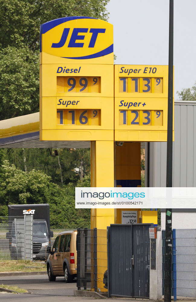 Stockfoto Dusseldorf Deutschland Preistafel An Einer